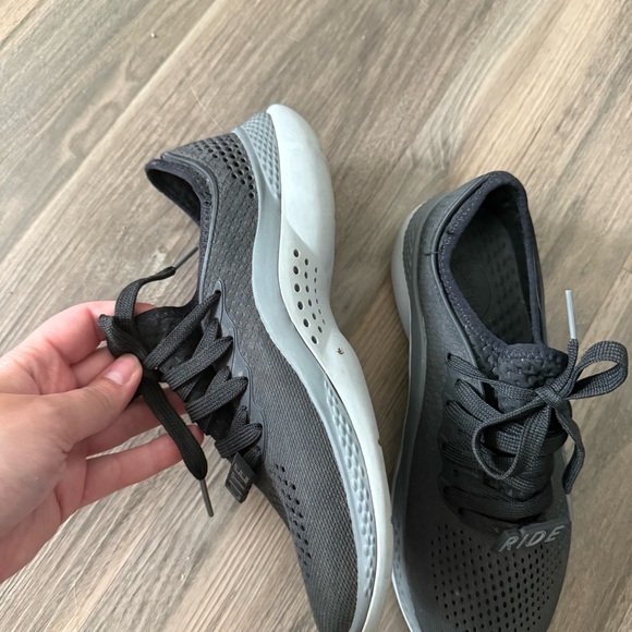 Women’s Crocs LiteRide 360 Pacer Sneakers Size 7 - Picture 3 of 5